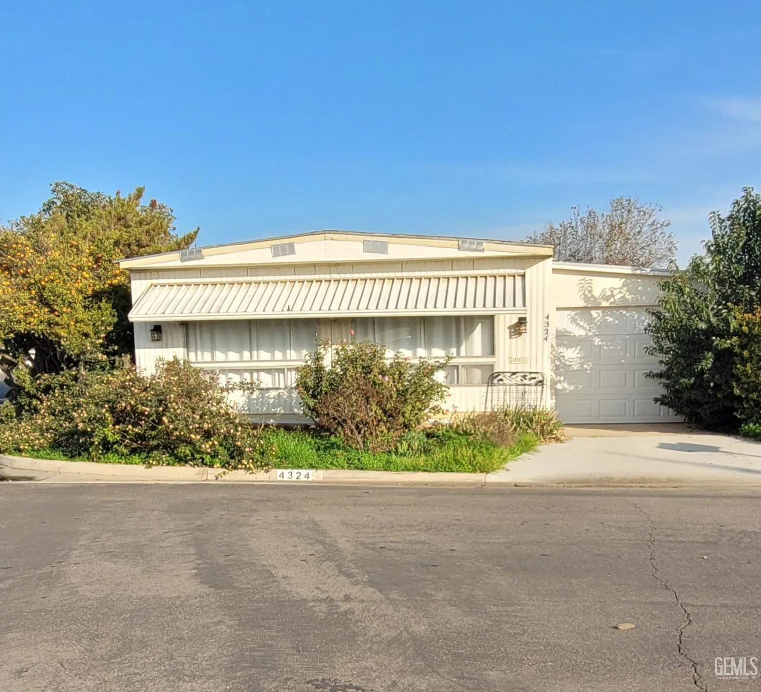 Bakersfield, California 93301, United States, 3 Bedrooms Bedrooms, ,2 BathroomsBathrooms,Residential,Active,256684