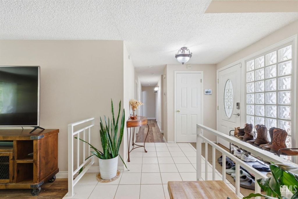 Photo of 4200 Orinda Way, Bakersfield, CA 93306 (MLS # 202605039)