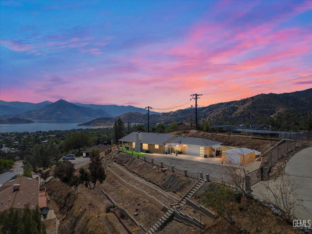Photo of 131 Donalda Court, Wofford Heights, CA 93285 (MLS # 202511161)