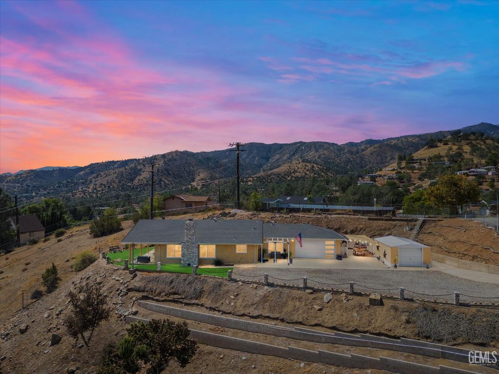 Photo of 131 Donalda Court, Wofford Heights, CA 93285 (MLS # 202511161)