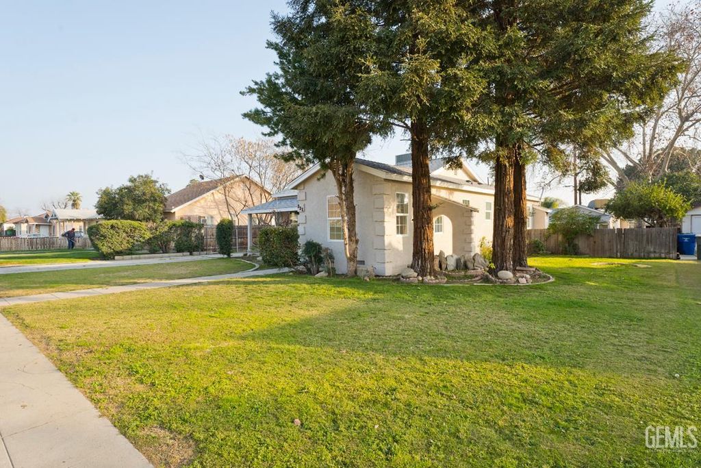 Photo of 331 Francis Street, Bakersfield, CA 93308 (MLS # 202601114)