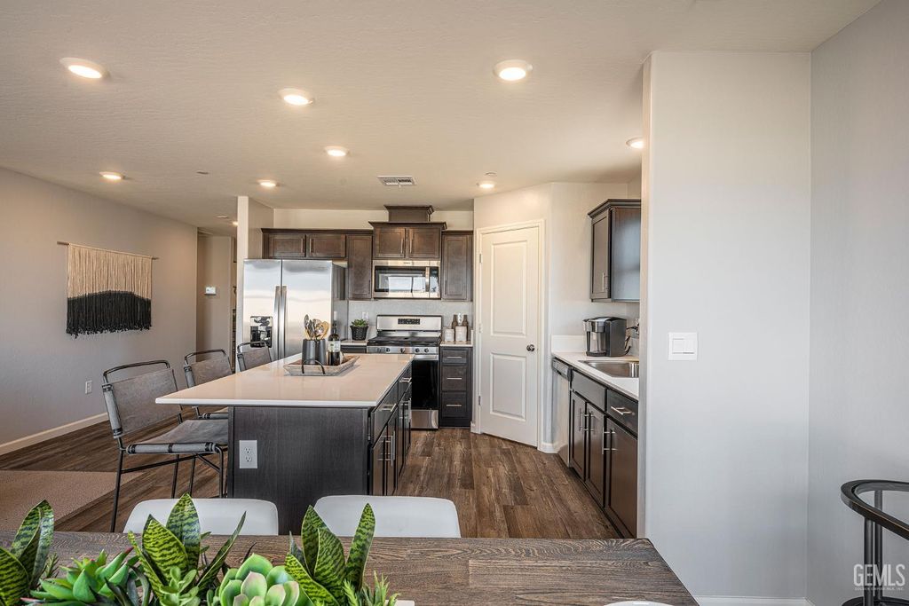 Photo of 8708 Scintilla Avenue #2016W, Bakersfield, CA 93311 (MLS # 202511366)