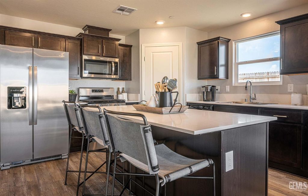 Photo of 8708 Scintilla Avenue #2016W, Bakersfield, CA 93311 (MLS # 202511366)