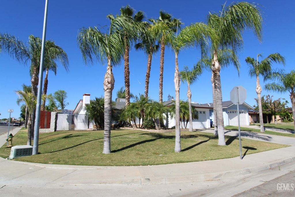 Photo of 220 Galaxy Ave, Bakersfield, CA 93308 (MLS # 202603896)