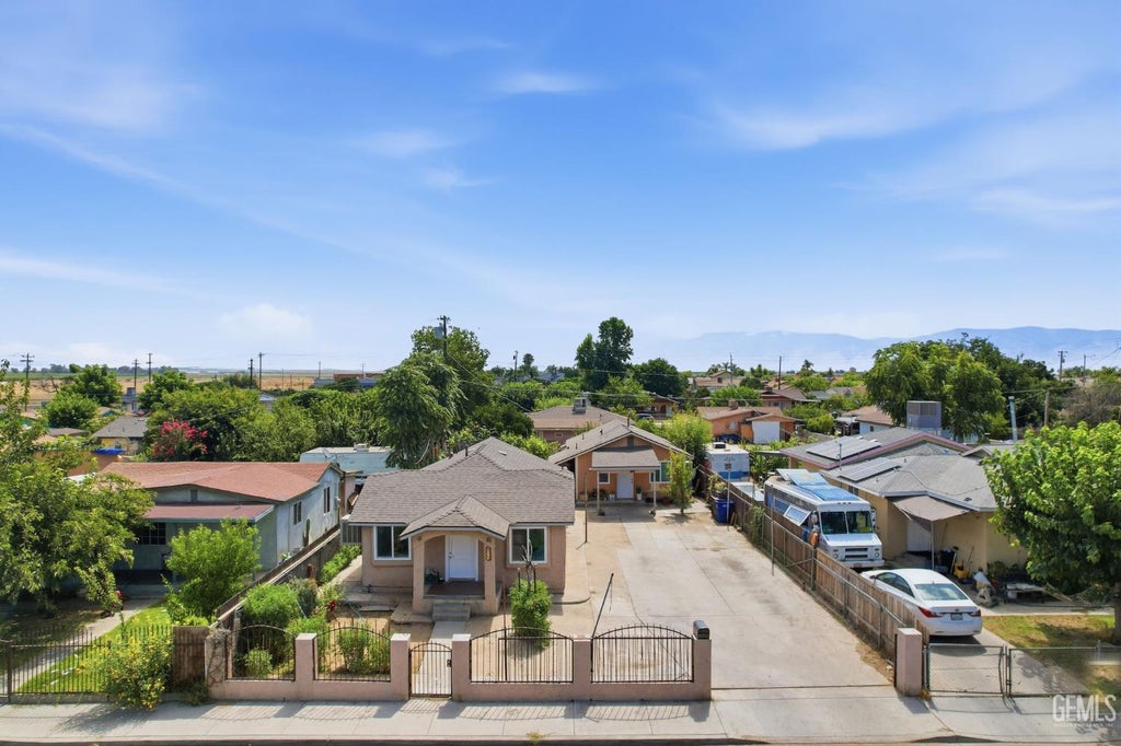 Photo of 9717 Waco Avenue, Lamont, CA 93241 (MLS # 202606970)