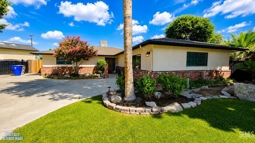 Photo of 4008 Barbara Avenue, Bakersfield, CA 93309 (MLS # 202607941)