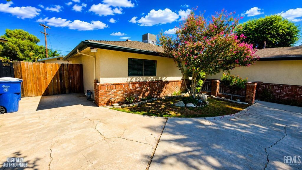 Photo of 4008 Barbara Avenue, Bakersfield, CA 93309 (MLS # 202607941)
