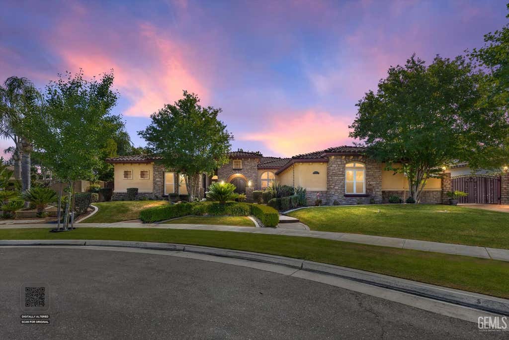Photo of 204 Somerford Court, Bakersfield, CA 93312 (MLS # 202605676)