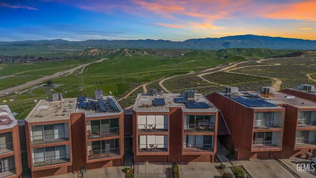 Photo of 4200 Boise Street #21B, Bakersfield, CA 93306 (MLS # 202600095)