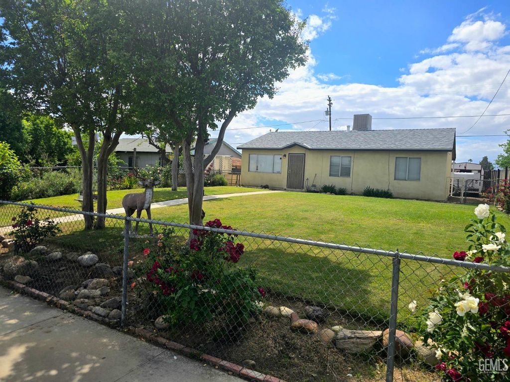Photo of 1108 Fairfax Road, Bakersfield, CA 93306 (MLS # 202603956)