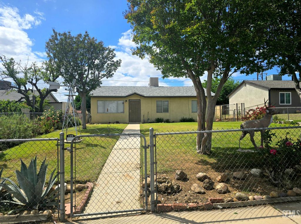 Photo of 1108 Fairfax Road, Bakersfield, CA 93306 (MLS # 202603956)