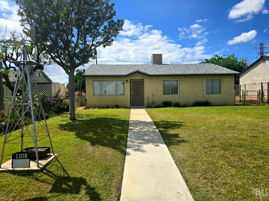 Photo of 1108 Fairfax Road, Bakersfield, CA 93306 (MLS # 202603956)