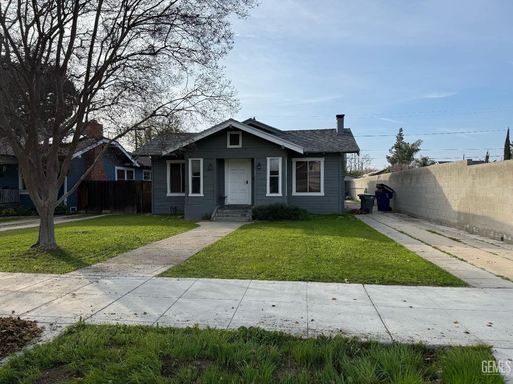 Photo of 421 Holtby Road Rd, Bakersfield, CA 93304 (MLS # 202600149)