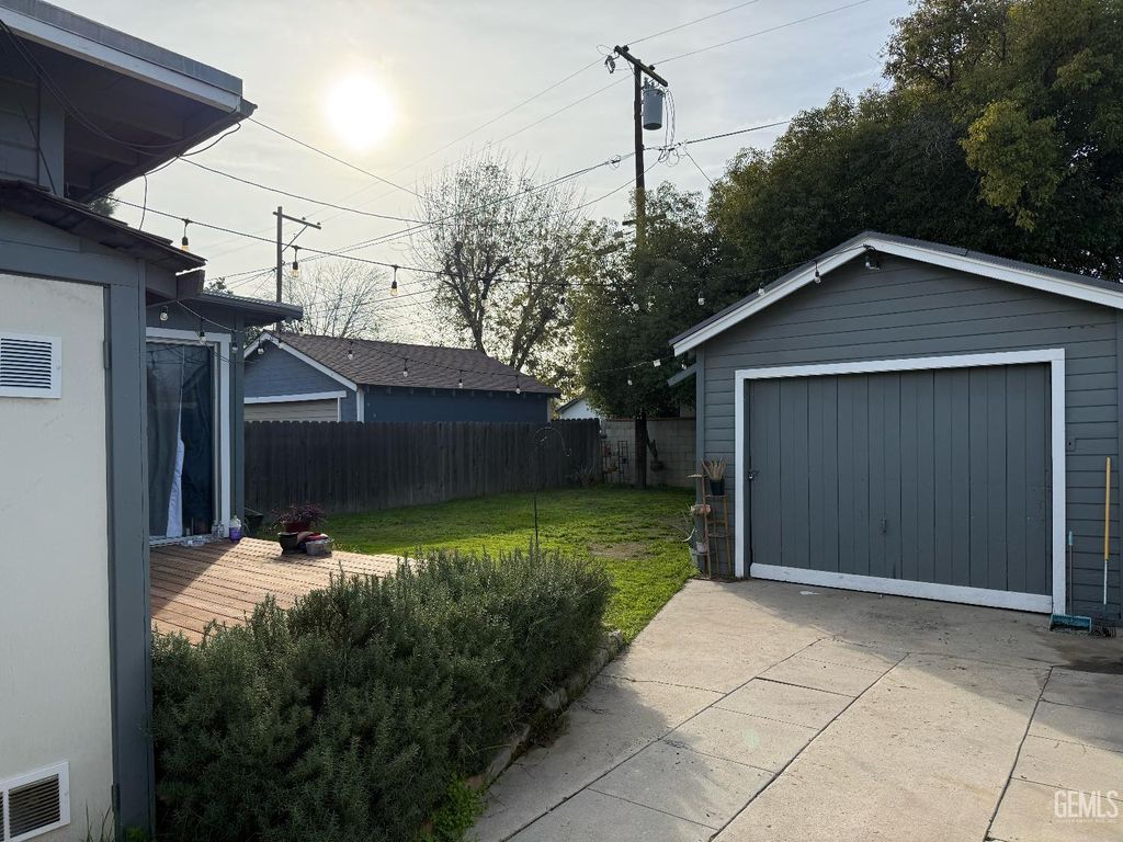 Photo of 421 Holtby Road Rd, Bakersfield, CA 93304 (MLS # 202600149)