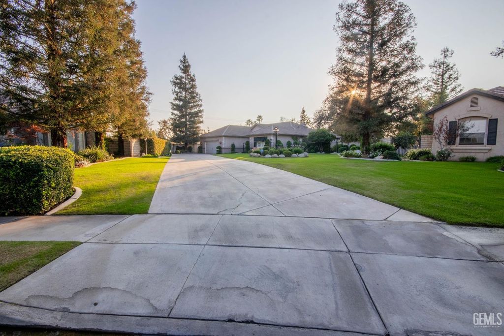 Photo of 3223 Peace Rose Street, Bakersfield, CA 93311 (MLS # 202601150)