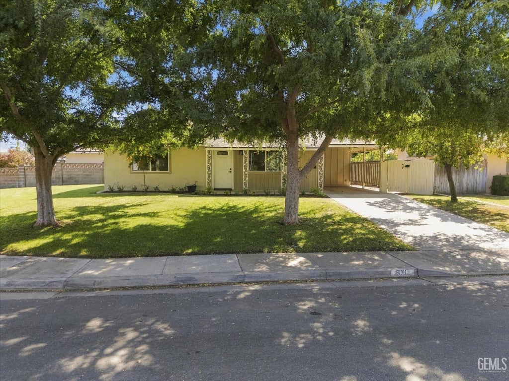 Photo of 521 Oak Fair Way, Bakersfield, CA 93309 (MLS # 202610172)