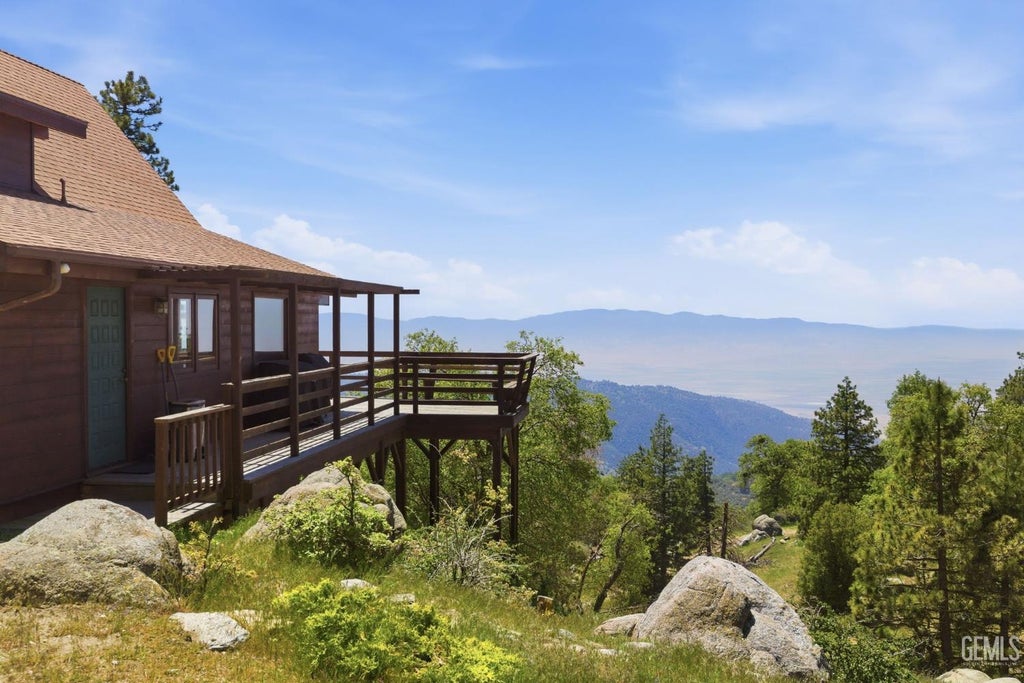Photo of 26660 Cedar Creek Court, Tehachapi, CA 93561 (MLS # 202605955)