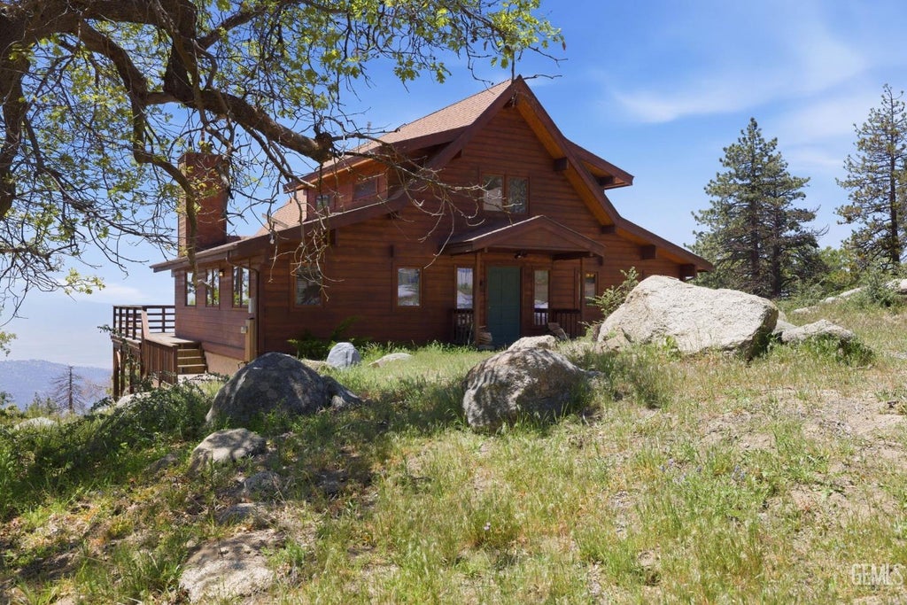 Photo of 26660 Cedar Creek Court, Tehachapi, CA 93561 (MLS # 202605955)