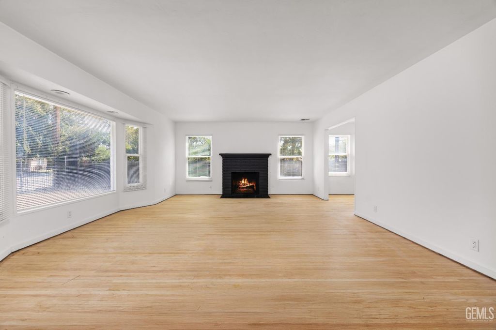 Photo of 135 A Street, Bakersfield, CA 93304 (MLS # 202601474)