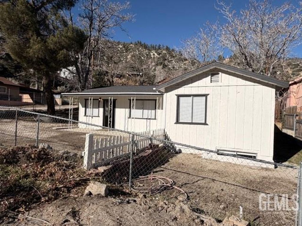 Photo of 728 Monterey, Frazier Park, CA 93225 (MLS # 202600355)