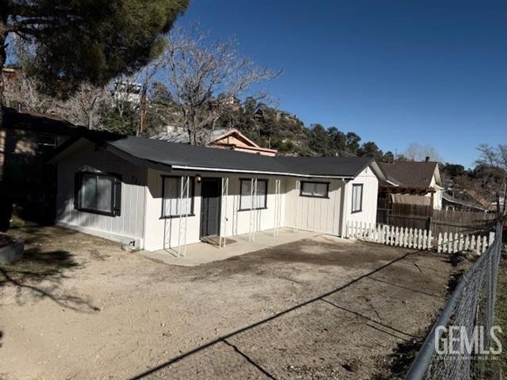 Photo of 728 Monterey, Frazier Park, CA 93225 (MLS # 202600355)