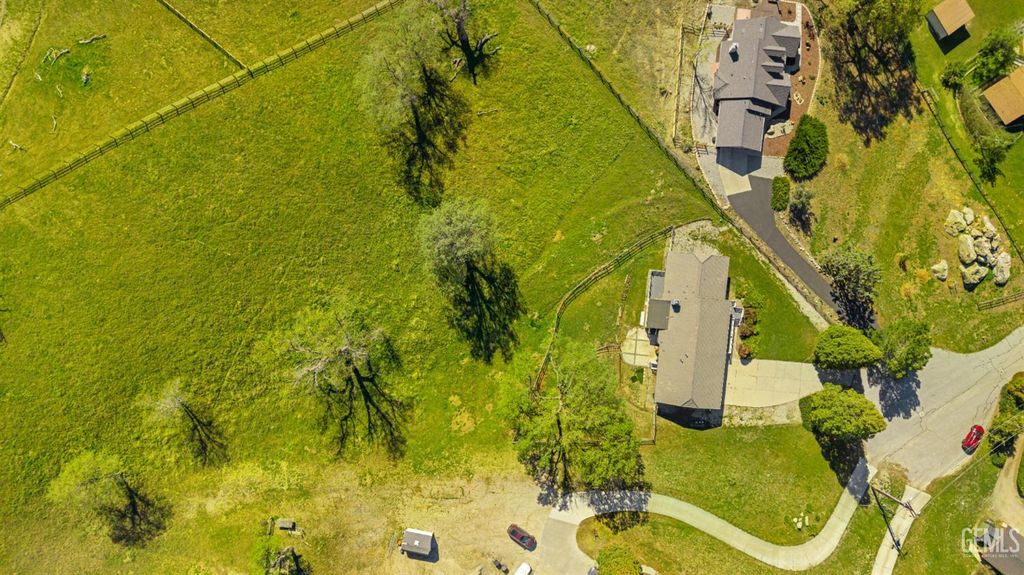 Photo of 23480 Meadow View Court, Tehachapi, CA 93561 (MLS # 202603056)