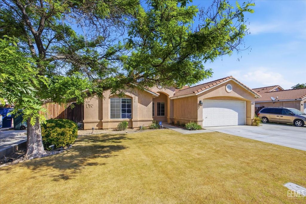 Photo of 2914 Tar Springs Avenue, Bakersfield, CA 93313 (MLS # 202603273)