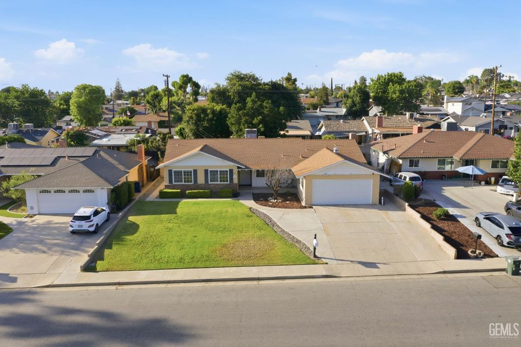 Photo of 2506 Driller Avenue, Bakersfield, CA 93306 (MLS # 202606022)