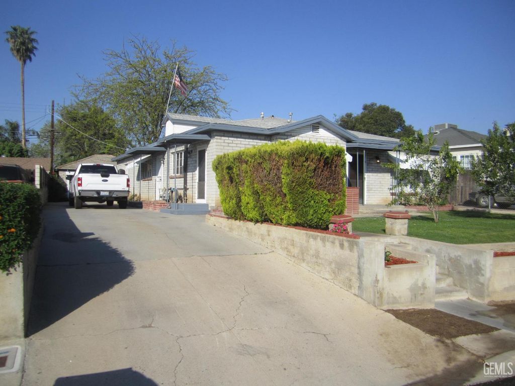 Photo of 2407 Olympic Drive, Bakersfield, CA 93308 (MLS # 202603094)