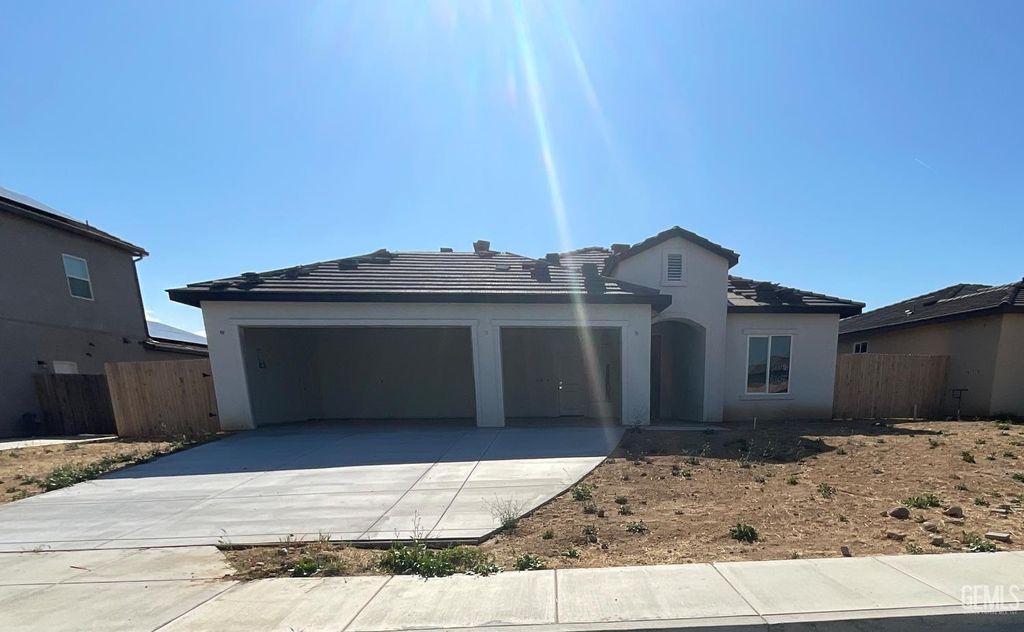 Photo of 6107 Curvy Hills Drive, Bakersfield, CA 93306 (MLS # 202604019)