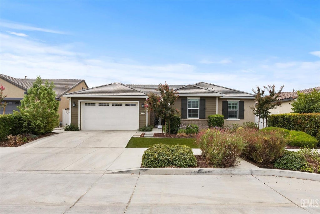 Photo of 13907 Barbon Beck Avenue, Bakersfield, CA 93311 (MLS # 202609387)