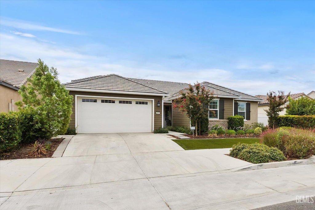 Photo of 13907 Barbon Beck Avenue, Bakersfield, CA 93311 (MLS # 202609387)