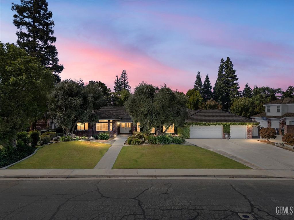 Photo of 201 El Paso Road, Bakersfield, CA 93314 (MLS # 202511420)