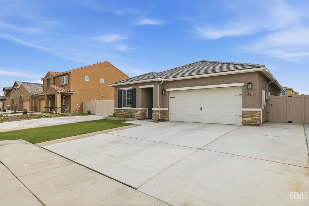 Photo of 7812 Strawberry Lane, Bakersfield, CA 93313 (MLS # 202603766)