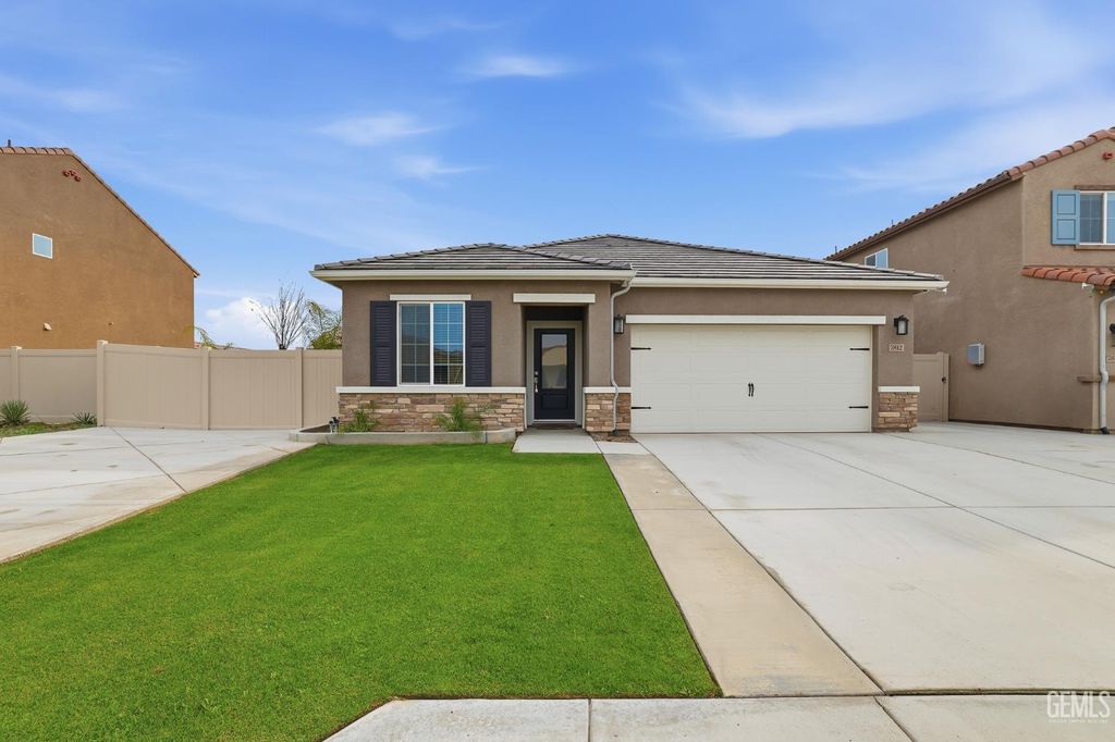 Photo of 7812 Strawberry Lane, Bakersfield, CA 93313 (MLS # 202603766)