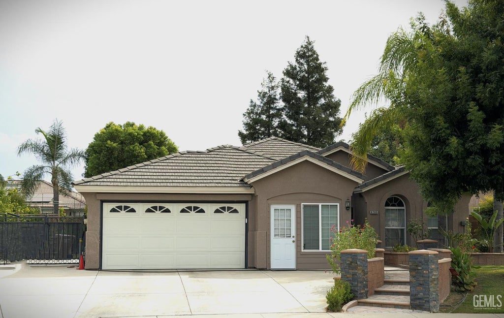 Photo of 9705 Commodore Drive, Bakersfield, CA 93312 (MLS # 202609703)