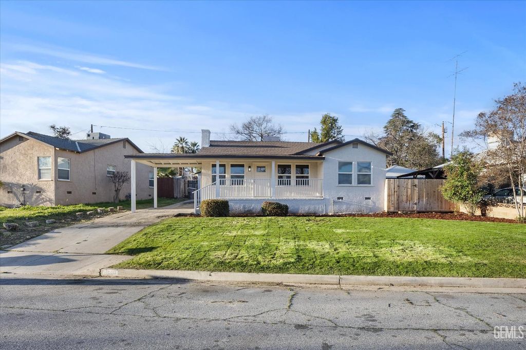 Photo of 448 Poplar Avenue, Bakersfield, CA 93305 (MLS # 202600273)