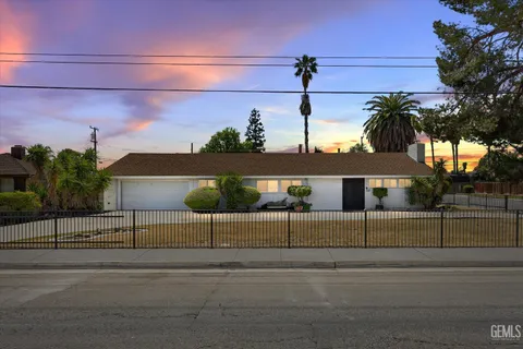 2121 Wilson Road, Bakersfield, CA 93304 - MLS#: 202504459