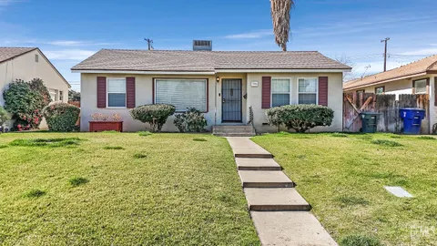 129 Cedar Street, Bakersfield, CA 93304 - MLS#: 202501056