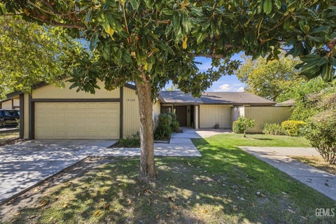 Photo of 19160 Wimbledon Way, Bakersfield, CA 93306 (MLS # 202610738)