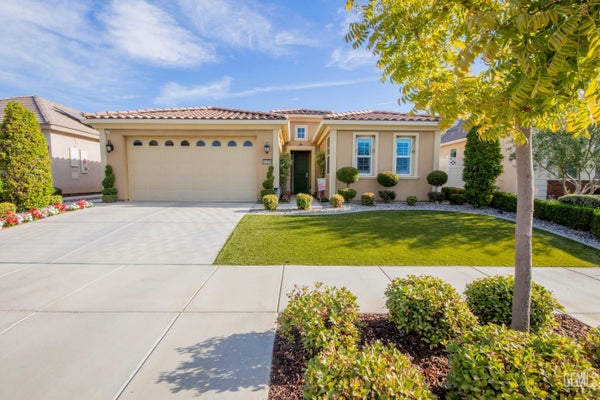 14300 EBRINGTON DR, BAKERSFIELD, CA 93311 - Image acdcda61c7bda7b44e4e79ef95625618/3242980812