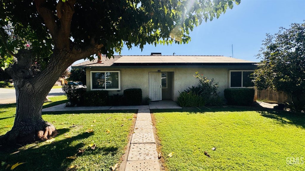 Photo of 8700 Greenfield Park Drive, Bakersfield, CA 93307 (MLS # 202609805)