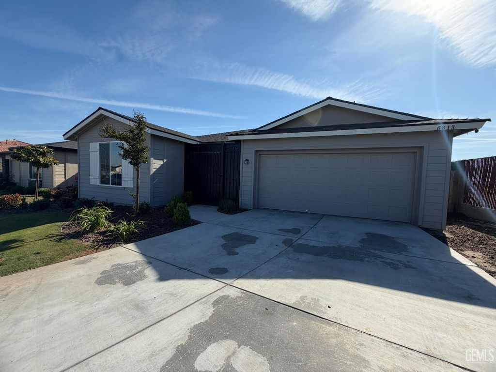 Photo of 6813 Crawley Court, Bakersfield, CA 93307 (MLS # 202604008)