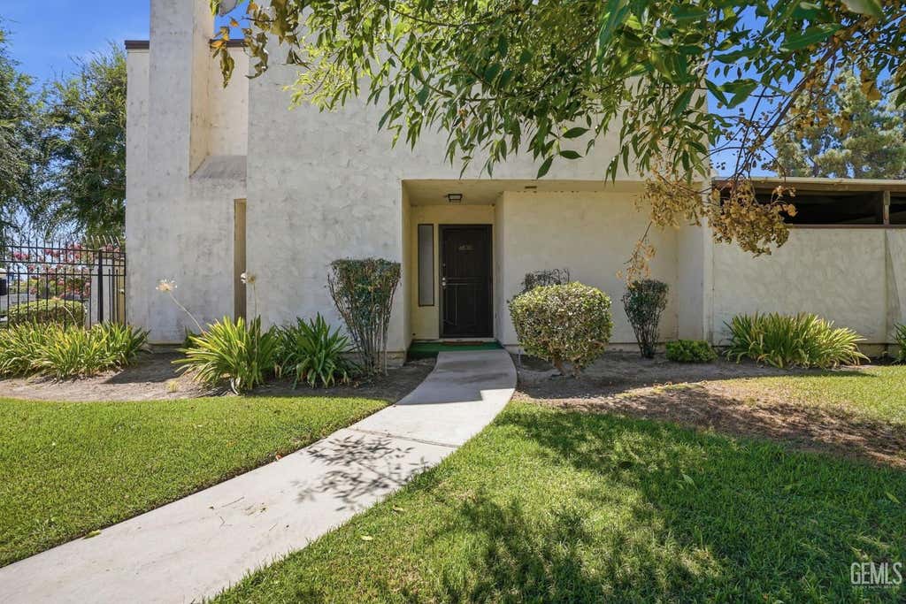 Photo of 4800 Taurus Court, Bakersfield, CA 93309 (MLS # 202608406)