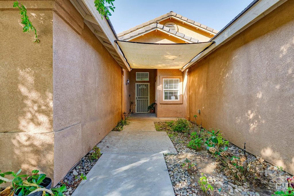 Photo of 12418 Grand Teton Drive, Bakersfield, CA 93312 (MLS # 202510673)