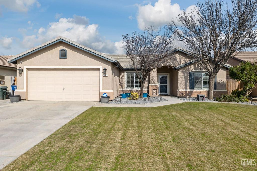 Photo of 12414 Lavina Avenue, Bakersfield, CA 93312 (MLS # 202601238)