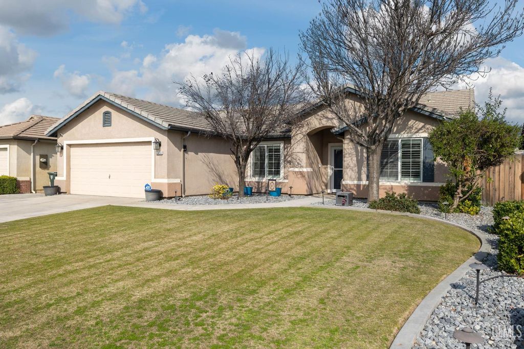 Photo of 12414 Lavina Avenue, Bakersfield, CA 93312 (MLS # 202601238)