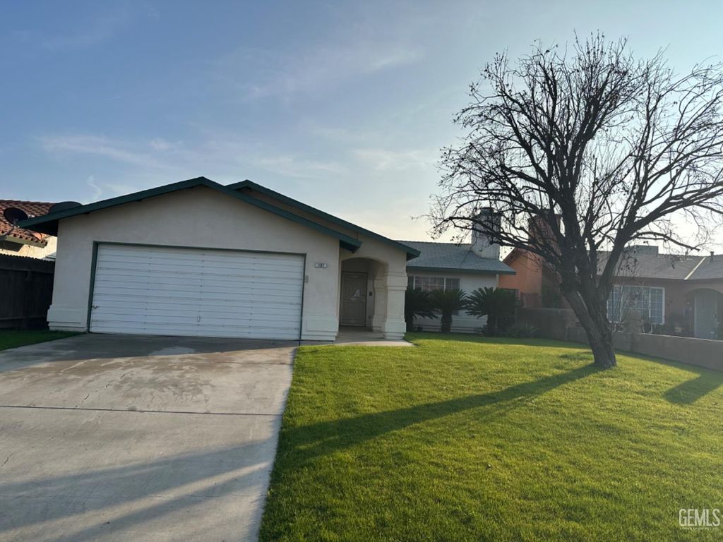 Photo of 107 Chiapas Avenue, Bakersfield, CA 93307 (MLS # 202600635)