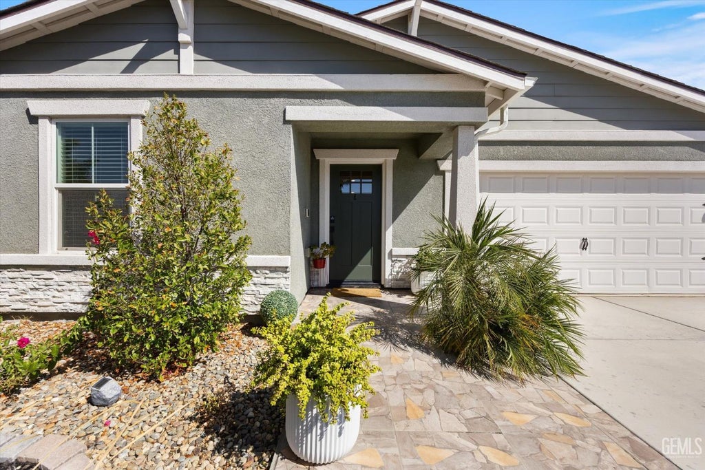 Photo of 10302 Estacada Avenue, Bakersfield, CA 93311 (MLS # 202609880)