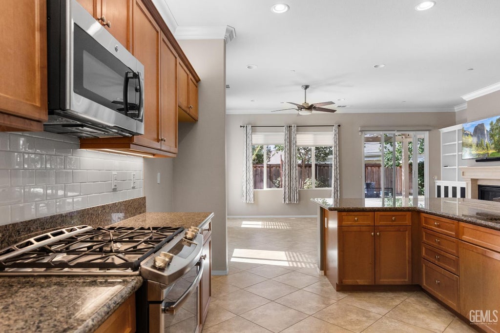 Photo of 10007 Stockholm Place, Bakersfield, CA 93306 (MLS # 202610417)